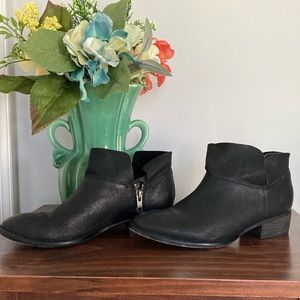 Seychelles Leather Ankle Boots in Black 7